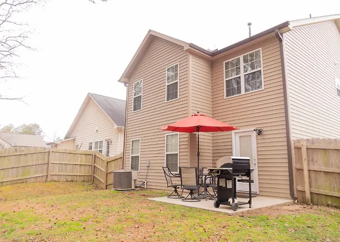 Beautiful Spacious 4 Bedroom House , Sleeps 8+