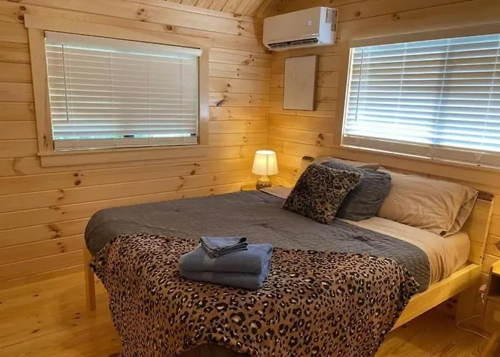 Serene 1Br Cabin Near Nc Z00 With Loft & Waterview